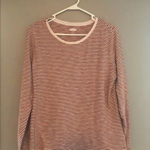 Woman’s Old Navy long sleeve shirt.